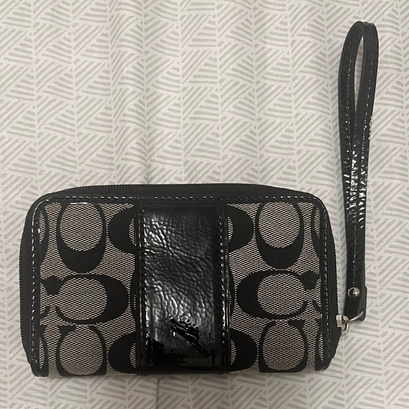 Coach wristlet - Picture 2 of 3